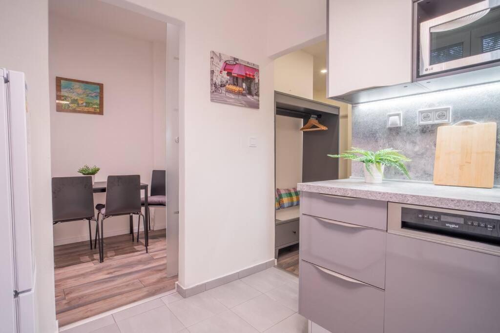 Sukromny Staromestsky Apartman V Uzasnej Lokalite/Cozy Old-Town Apartment In A Great Neighborhood Bratislava Extérieur photo